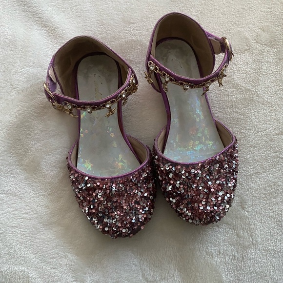 Sparkles!!!  Fun shoe!!   Dress up or look great! - Picture 1 of 3